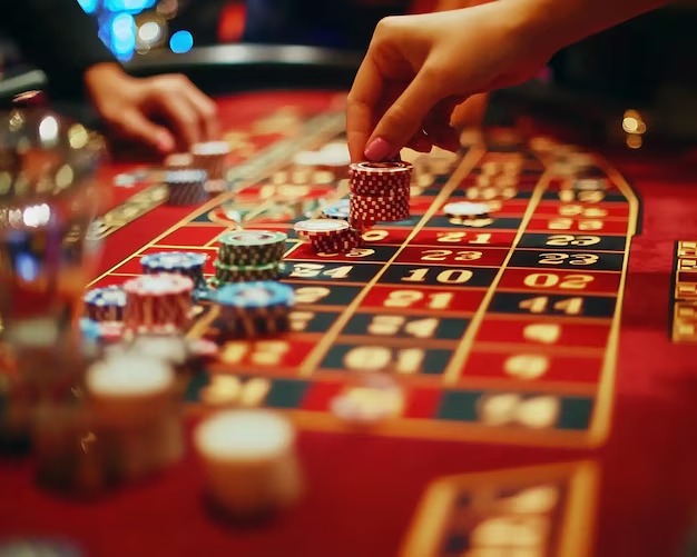 Top Trend Gaming category cards displaying live football and slots